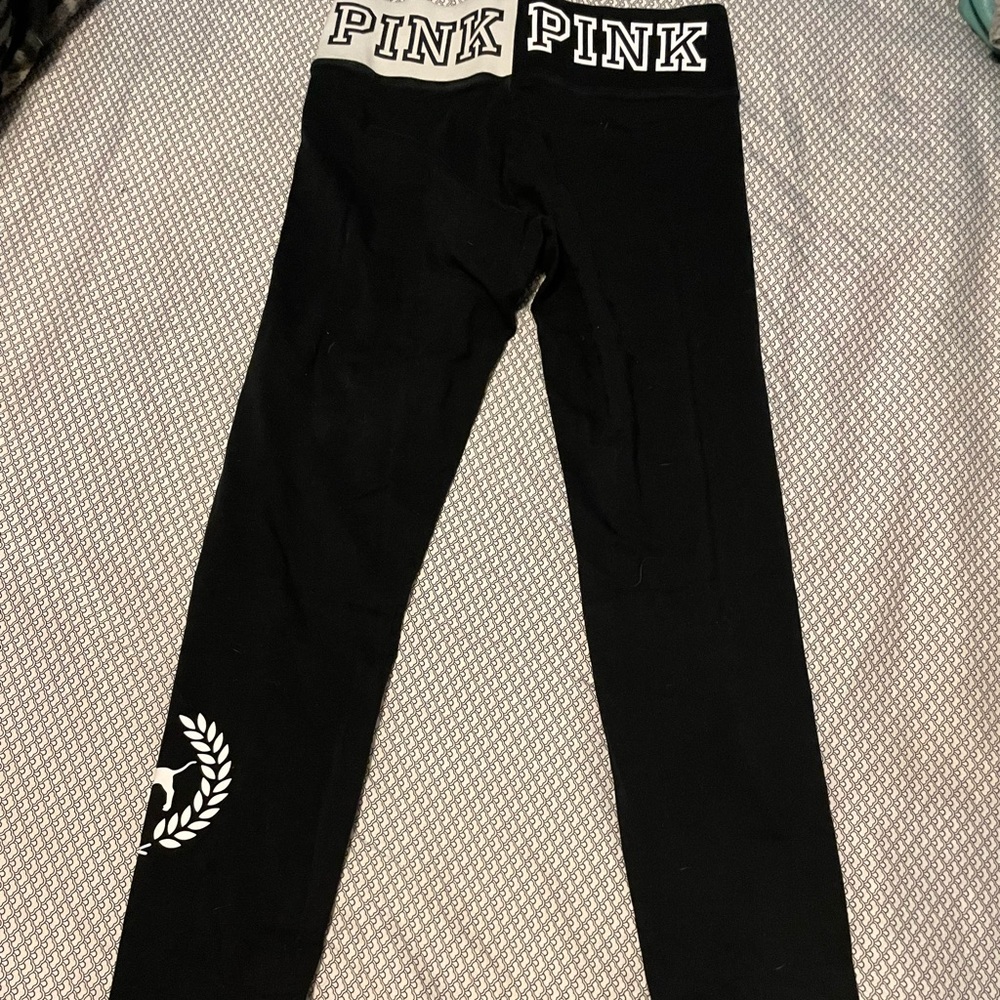 Selling these PINK leggings they are still in good condition - Picture 3 of 4